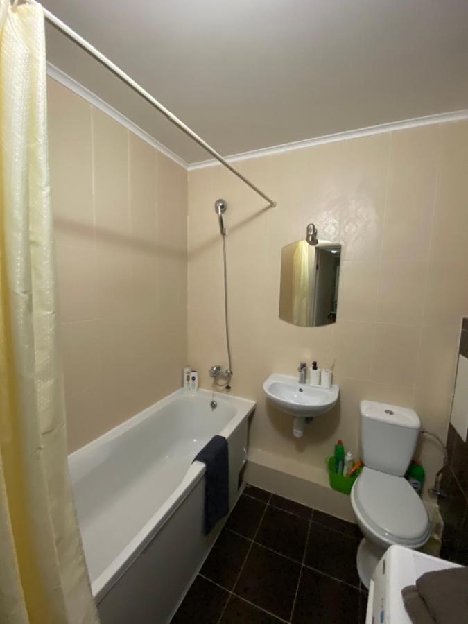 у 2 хвилинах від метро нова супер видова Apartment Kyiv